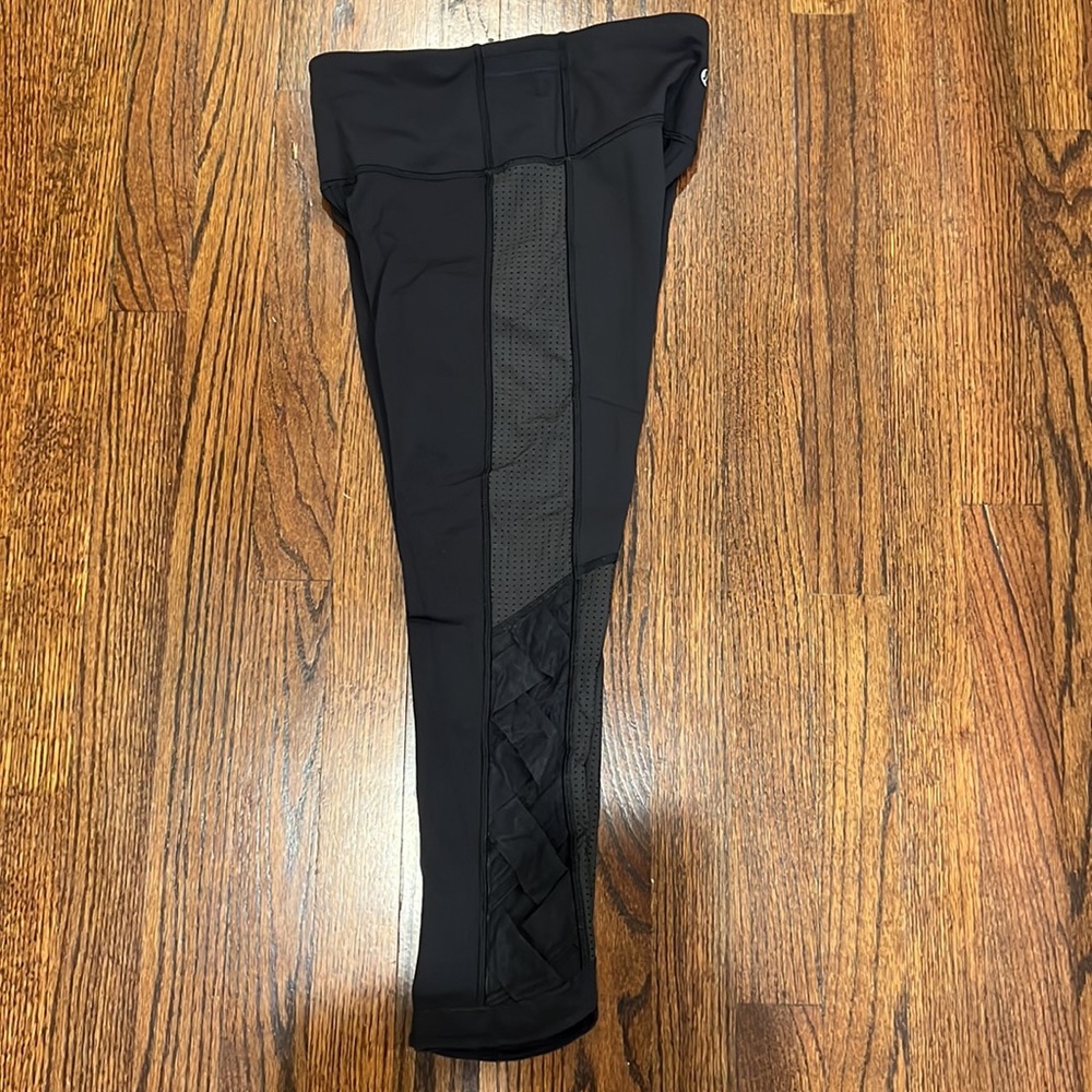 🍋Lululemon Perforated Mesh Crop! - Picture 4 of 14